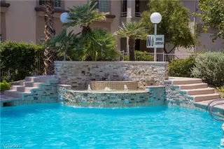 Photo #4: 2308655 Listing