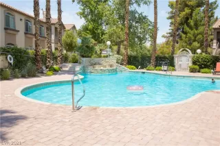 Photo #5: 2308655 Listing