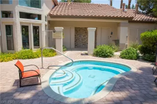 Photo #6: 2308655 Listing