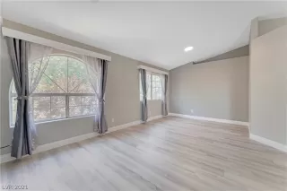 Photo #2: 2308656 Listing