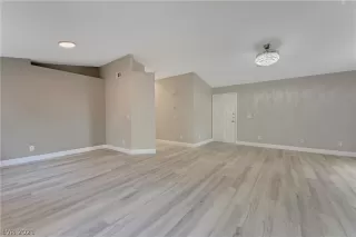 Photo #3: 2308656 Listing