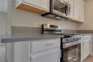 Photo #5: 2308656 Listing