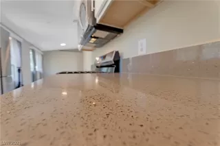 Photo #6: 2308656 Listing