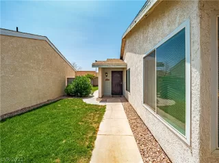 Photo #4: 2308685 Listing