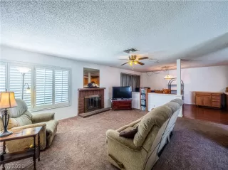 Photo #5: 2308685 Listing