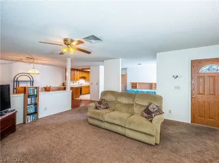 Photo #6: 2308685 Listing