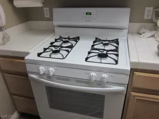 Photo #5: 2308720 Listing