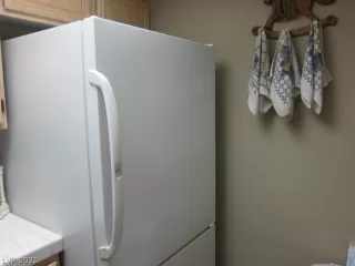 Photo #6: 2308720 Listing