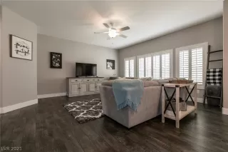 Photo #4: 2308723 Listing 