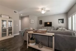 Photo #5: 2308723 Listing 