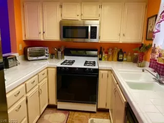 Photo #3: 2308760 Listing