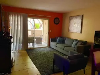 Photo #6: 2308760 Listing