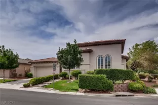 Photo #1: 2308774 Listing