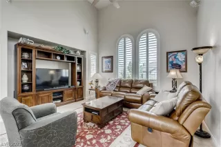 Photo #3: 2308774 Listing