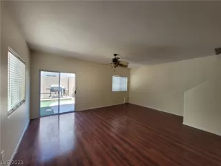 Photo #3: 2308794 Listing