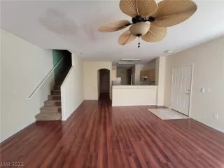 Photo #5: 2308794 Listing