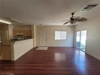 Photo #6: 2308794 Listing