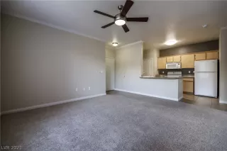 Photo #6: 2308857 Listing