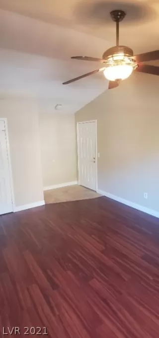 Photo #4: 2308862 Listing