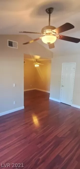 Photo #5: 2308862 Listing