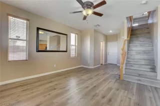 Photo #5: 2308963 Listing 