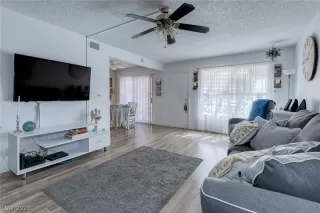 Photo #3: 2308968 Listing