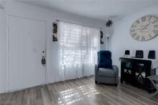 Photo #4: 2308968 Listing