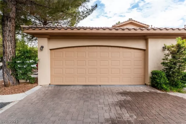 MLS: 2308983 Condo For Sale