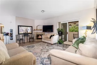 Photo #4: 2308983 Listing