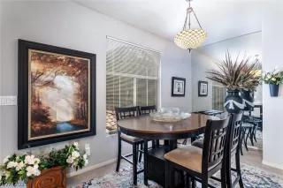 Photo #5: 2308983 Listing