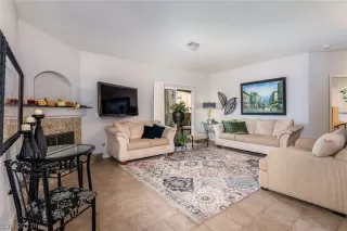 Photo #6: 2308983 Listing