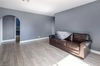 Photo #3: 2309032 Listing