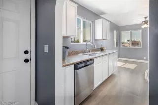 Photo #6: 2309032 Listing