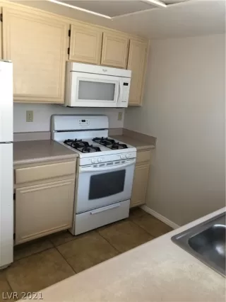 Photo #3: 2309044 Listing