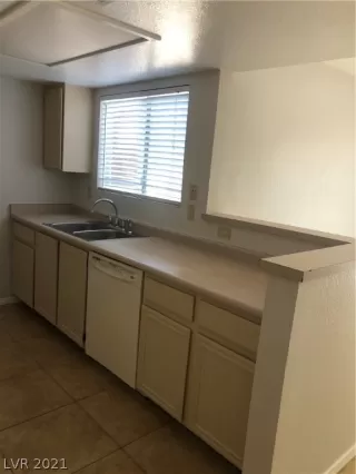 Photo #4: 2309044 Listing