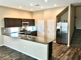 Photo #3: 2309112 Listing 