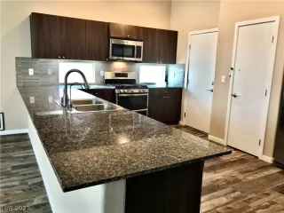 Photo #4: 2309112 Listing 