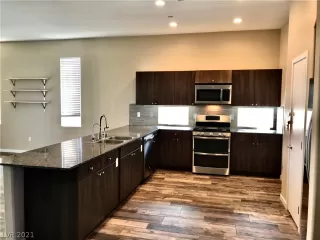 Photo #5: 2309112 Listing 