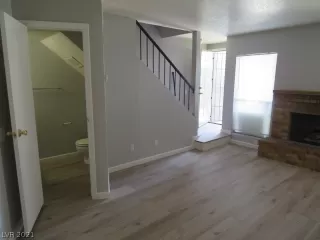 Photo #4: 2309154 Listing 