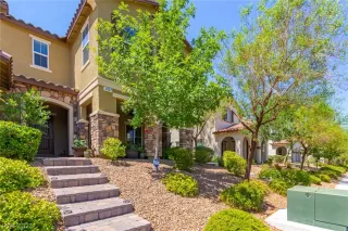 Photo #2: 2309186 Listing