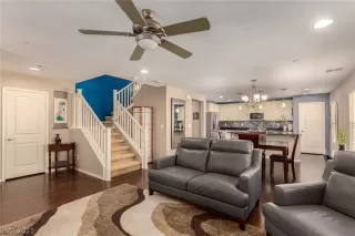 Photo #4: 2309186 Listing