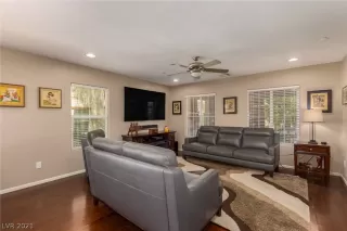 Photo #6: 2309186 Listing