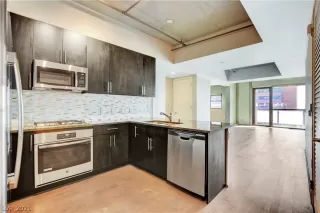 Photo #2: 2309211 Listing