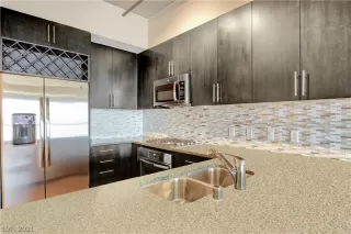 Photo #3: 2309211 Listing