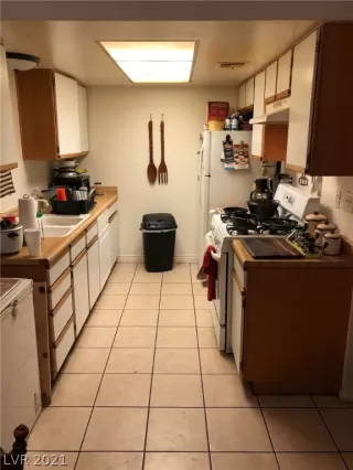 Photo #3: 2309233 Listing