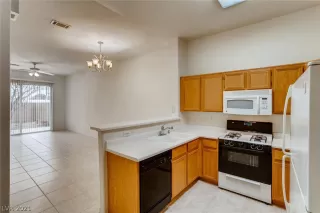 Photo #3: 2309282 Listing 