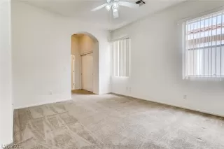 Photo #5: 2309282 Listing 