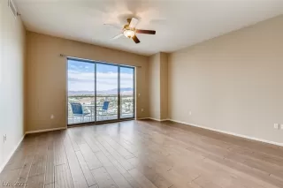 Photo #4: 2309299 Listing