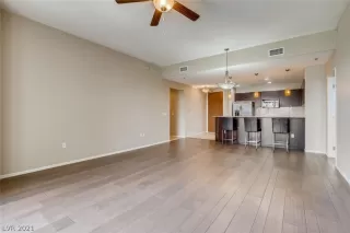 Photo #5: 2309299 Listing