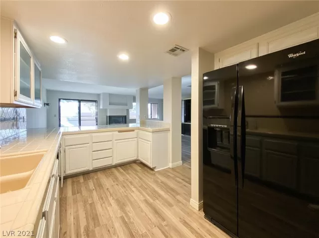 MLS: 2309302 Condo For Sale